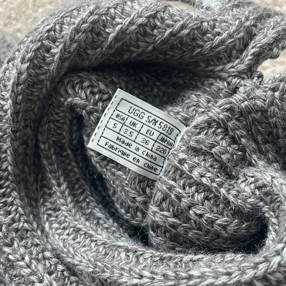 UGG Classic Cardy Boot - Picture 6 of 12